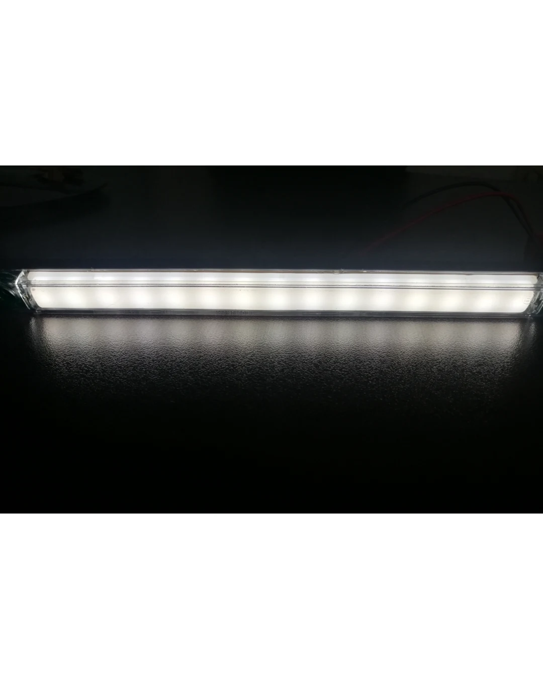 1 брой LED ЛЕД Светодиоден Габарит Маркер с Неон Ефект Бял 12V-24V 24 см