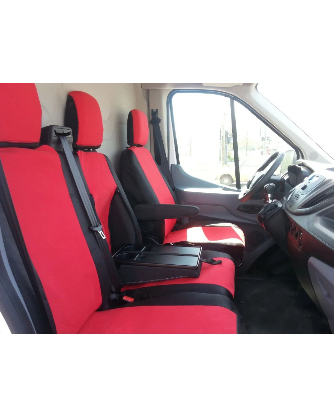 2+1 комплект калъфи / тапицерия - специално ушити за Ford Transit 2013+ - пасват перфектно - с отвор за барчето на двойната седалка - черно и червено