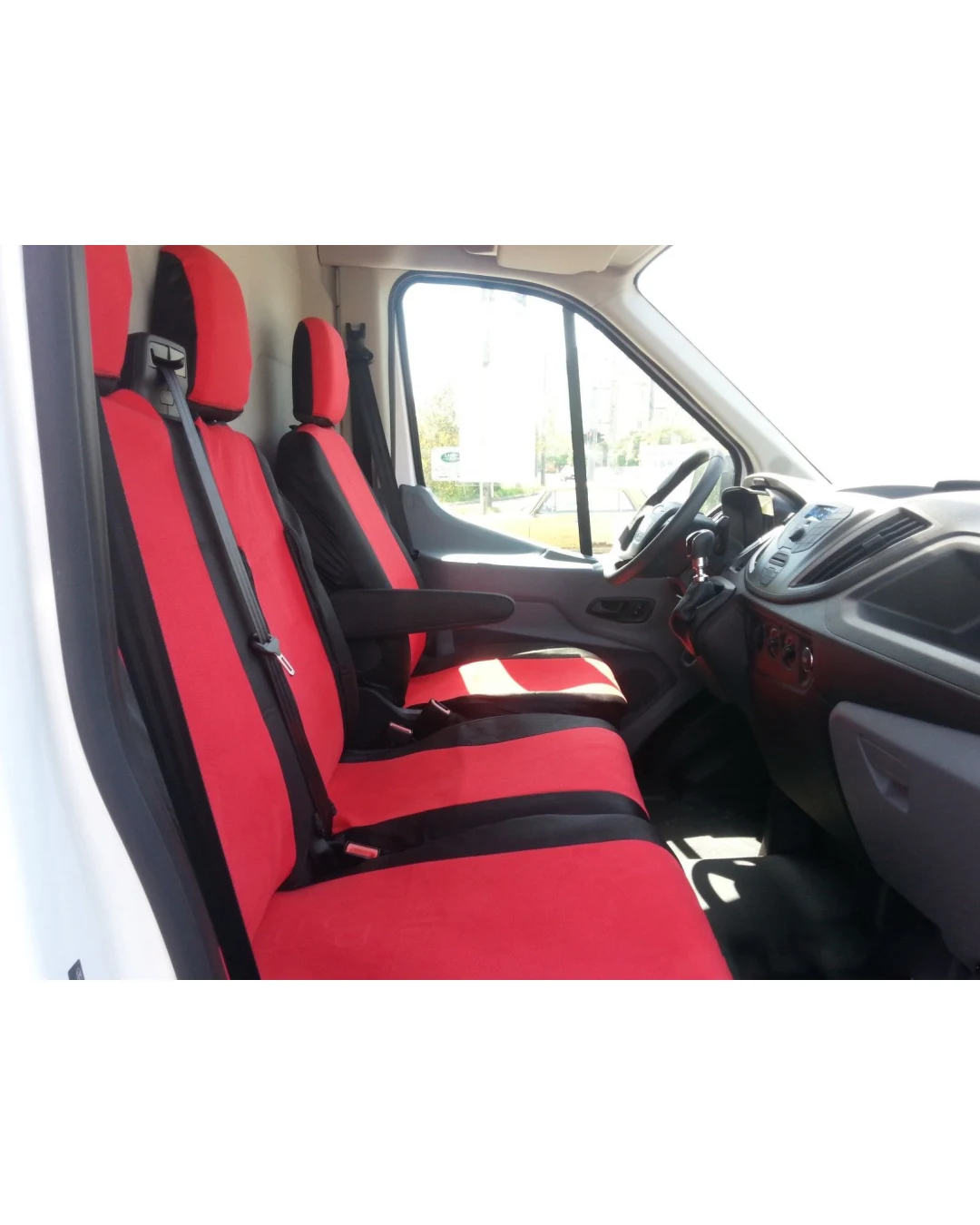 2+1 комплект калъфи / тапицерия - специално ушити за Ford Transit 2013+ - пасват перфектно - с отвор за барчето на двойната седалка - черно и червено