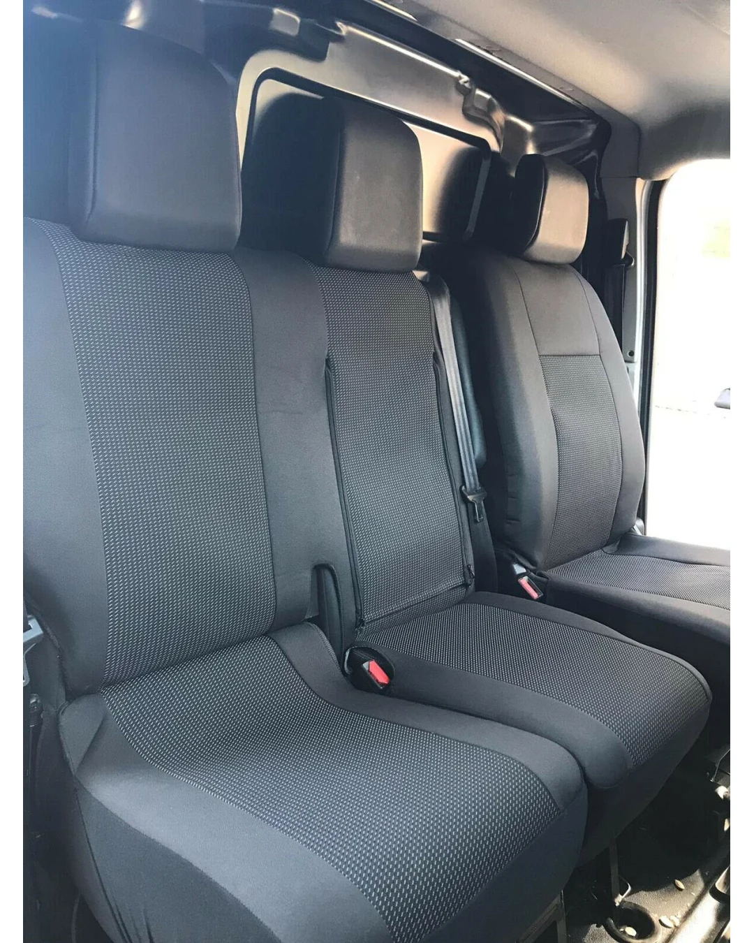 2+1 комплект калъфи / тапицерия - специално ушити за Peugeot Expert 2017+ - пасват перфектно - с отвор за барчето на двойната седалка - черно