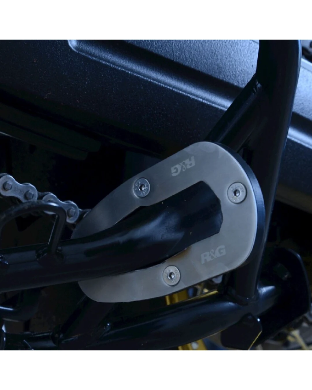 Адаптер за странична стойка R&G RACING Side Stand Shoe - Suzuki V-Strom 1050 & 1050XT