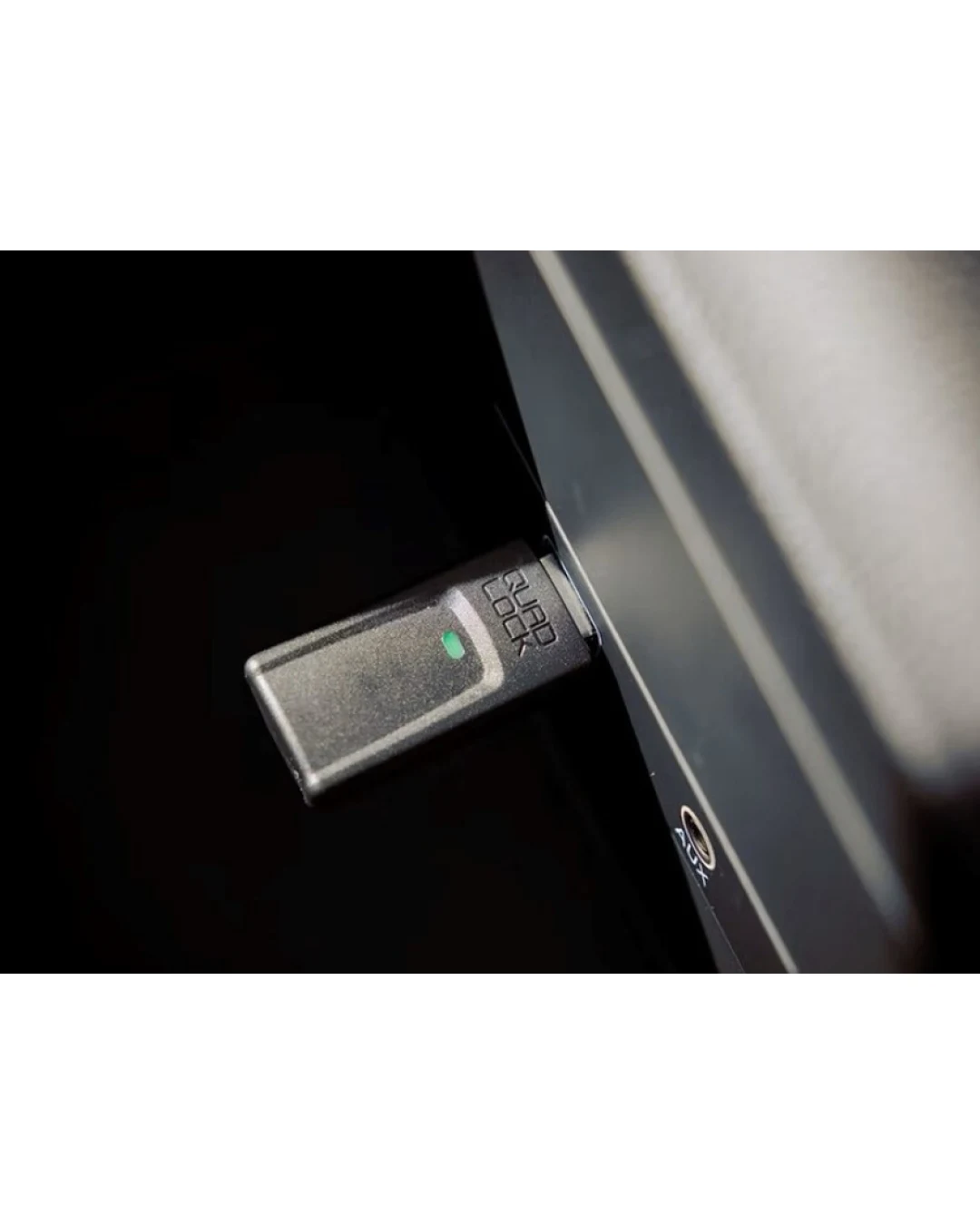 Адаптор CarPlay QUAD LOCK Wireless CarPlay Adaptator Mini