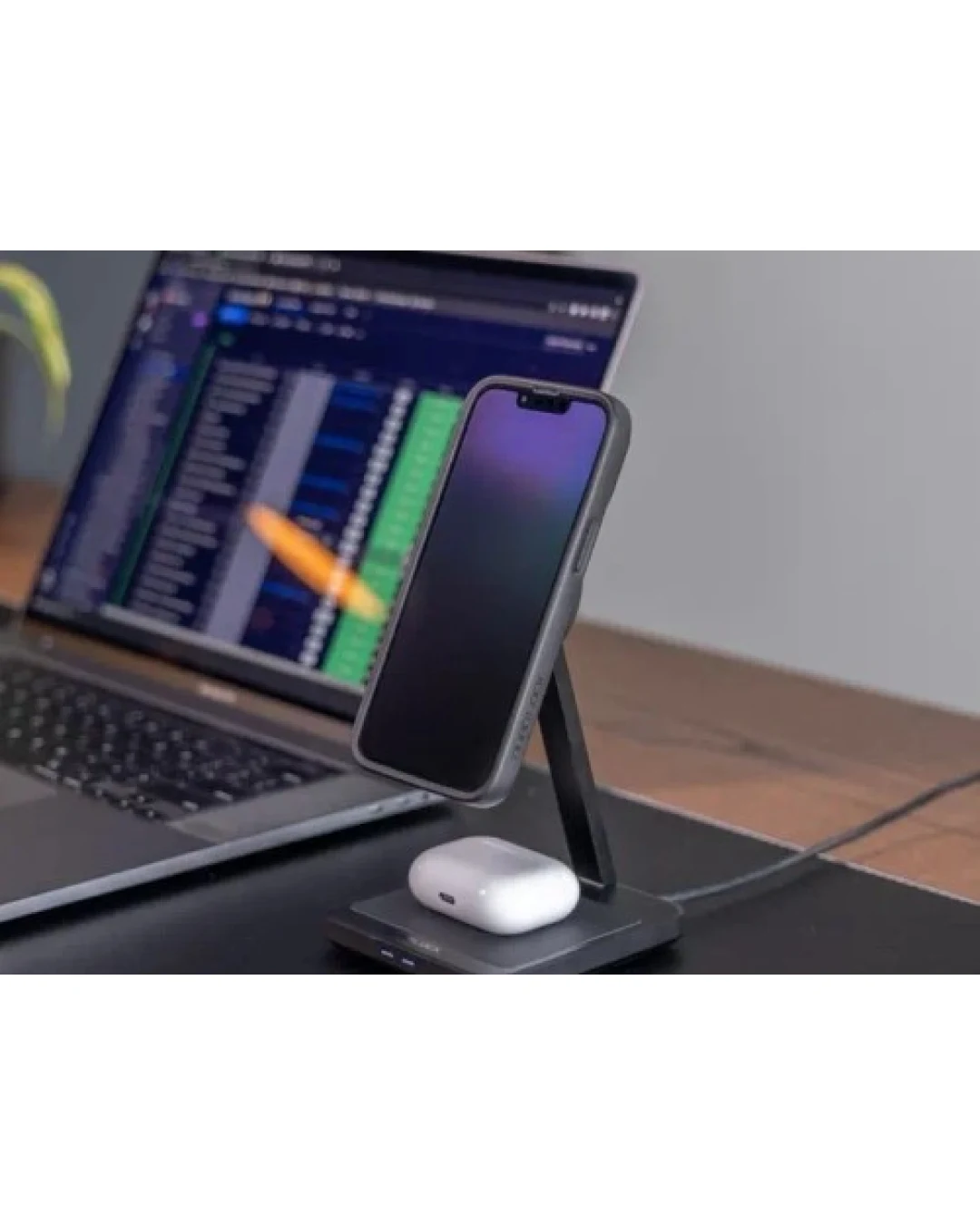 Безжично зарядно QUAD LOCK Dual Desktop Wireless Charger