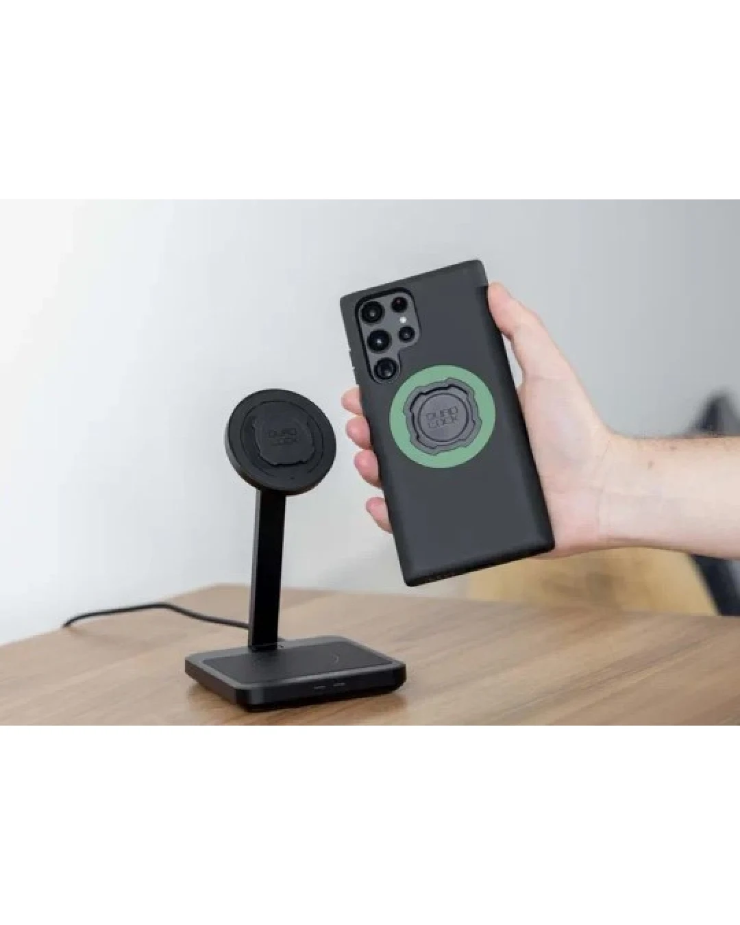 Безжично зарядно QUAD LOCK Dual Desktop Wireless Charger
