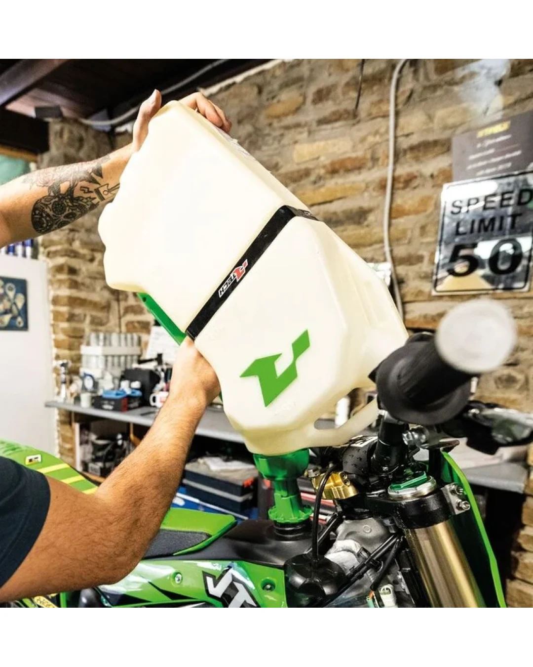 Бутилка за гориво RACETECH R15 Gas Can - Quick Fill (Green)