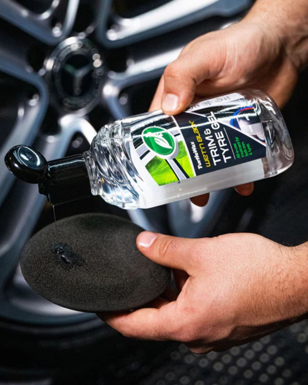 Гел за гуми Turtle Wax Wet N Black Tyre & Trim Gel 300 ml