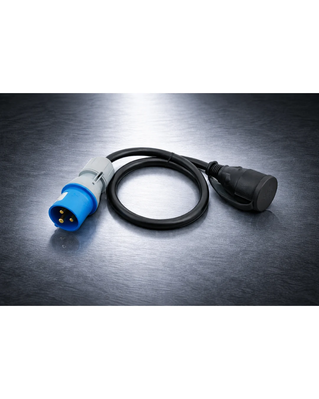 Кабел адаптер от CEE щепсел към Шуко контакт - IP44 – 230V / 16A, 3G2.5, за кемпер, каравана и къмпинг
