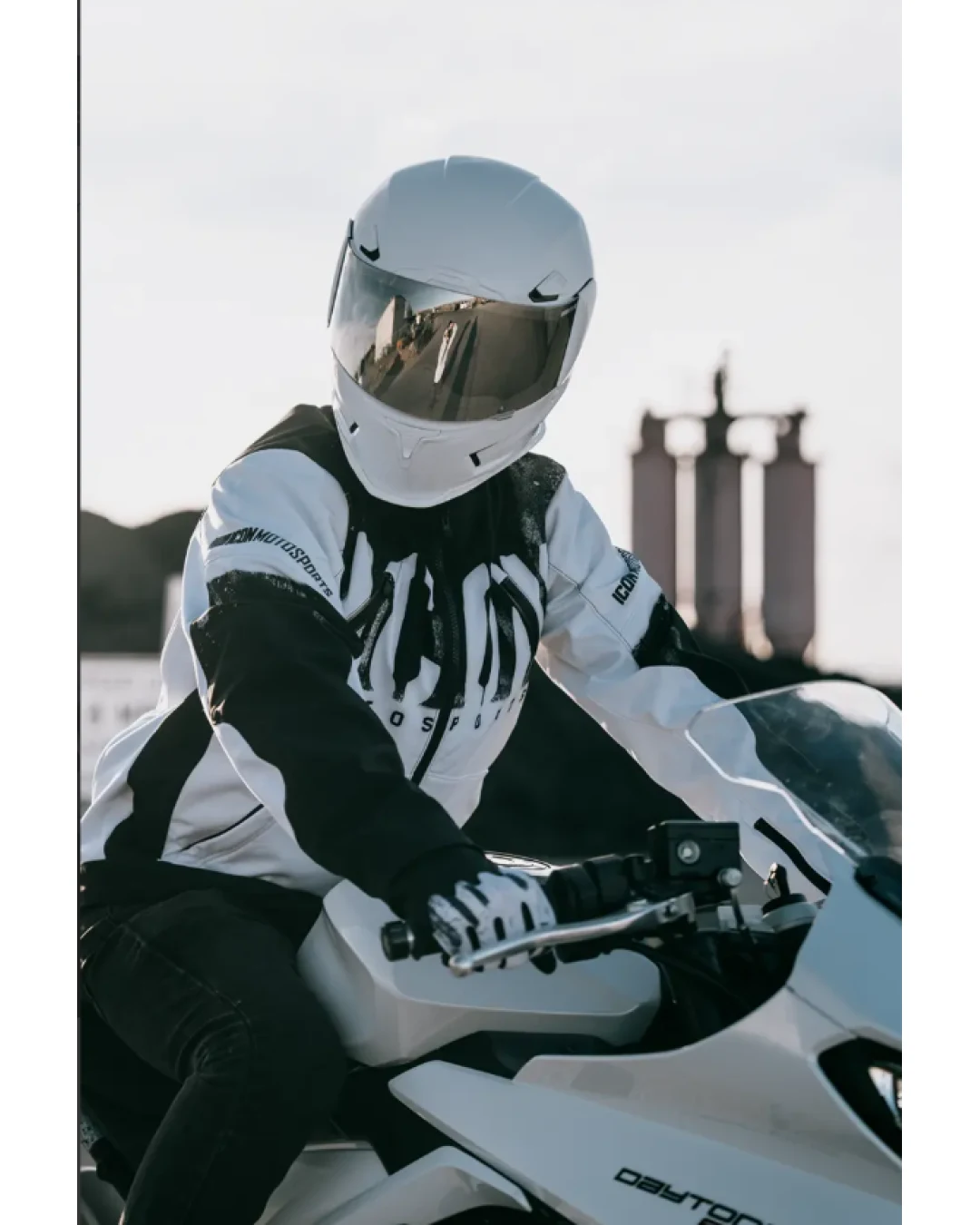 Каска ICON Airframe Pro™ WHITE GLOSS