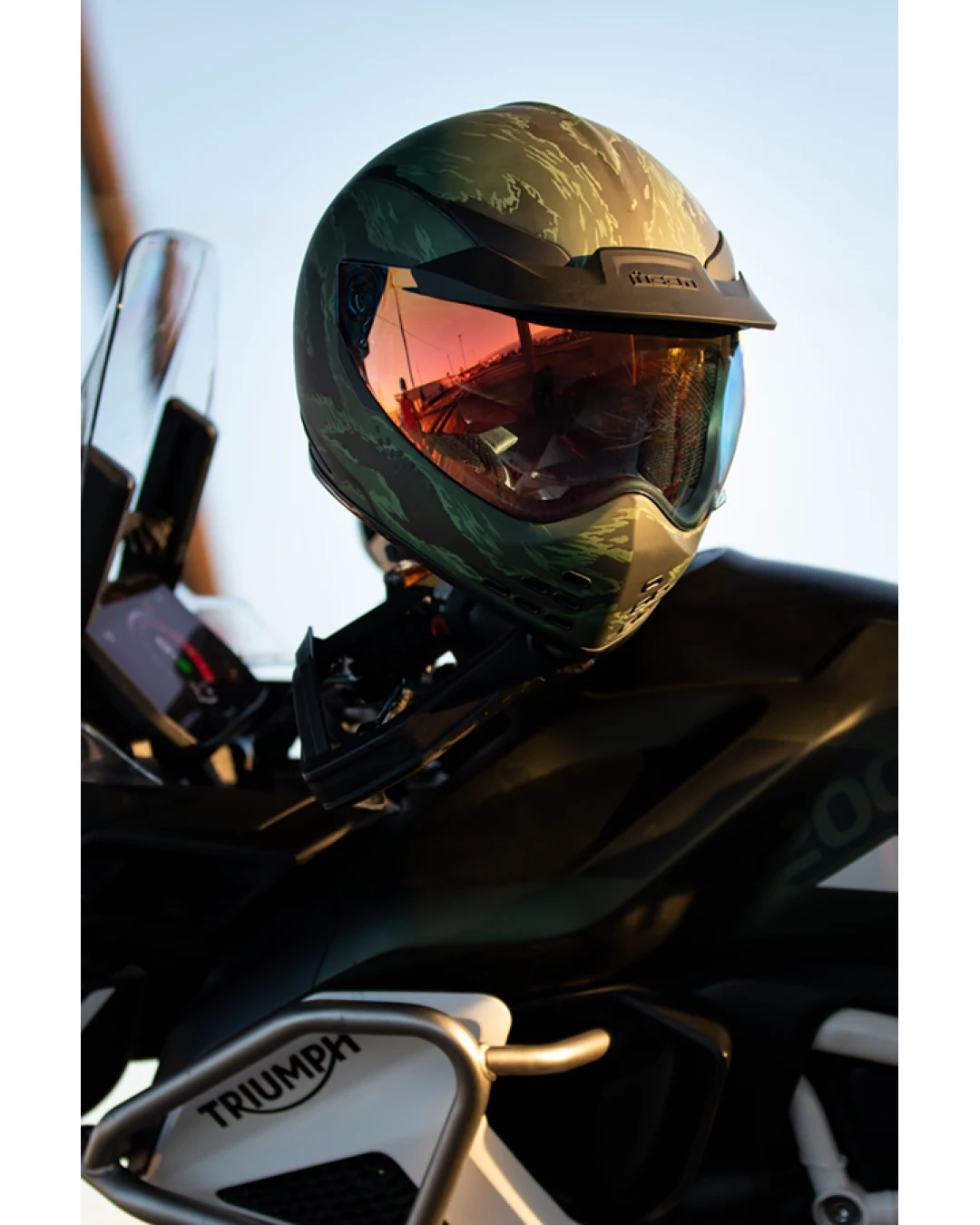 Каска ICON DOMAIN TIGER'S BLOOD GREEN