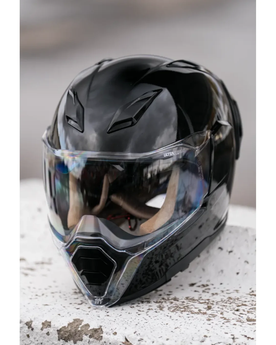 Каска ICON Ultraflite™ Solid MIPS® BLACK GLOSS