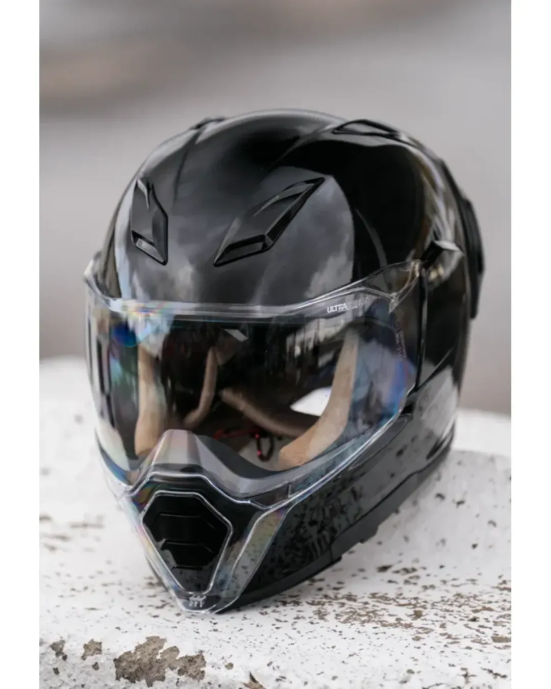 Каска ICON Ultraflite™ Solid MIPS® BLACK GLOSS