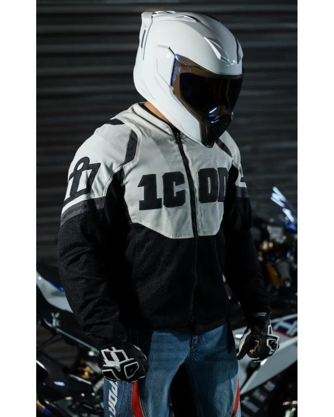 Каска ICON Ultraflite™ Solid MIPS® WHITE