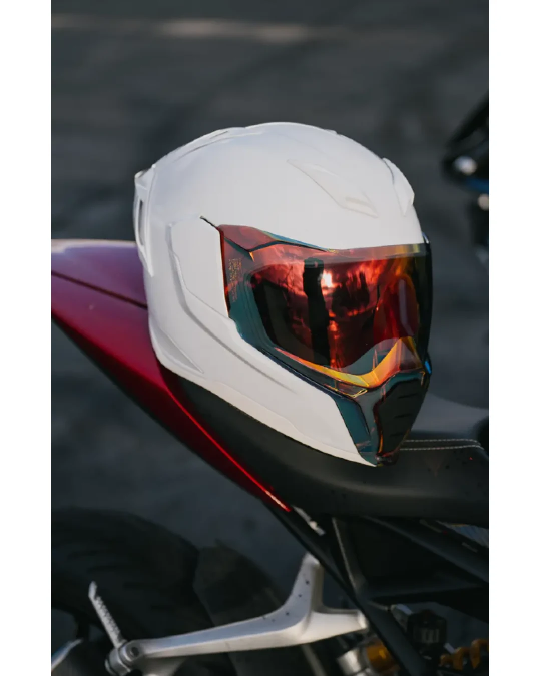 Каска ICON Ultraflite™ Solid MIPS® WHITE