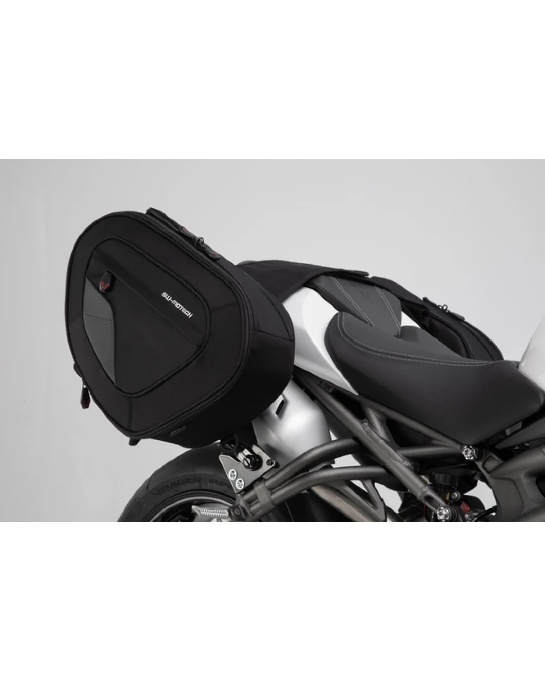 Комплект чанти за седалка SW-MOTECH BLAZE H SADDLEBAG SET SPEED TRIPLE 1050 S ABS