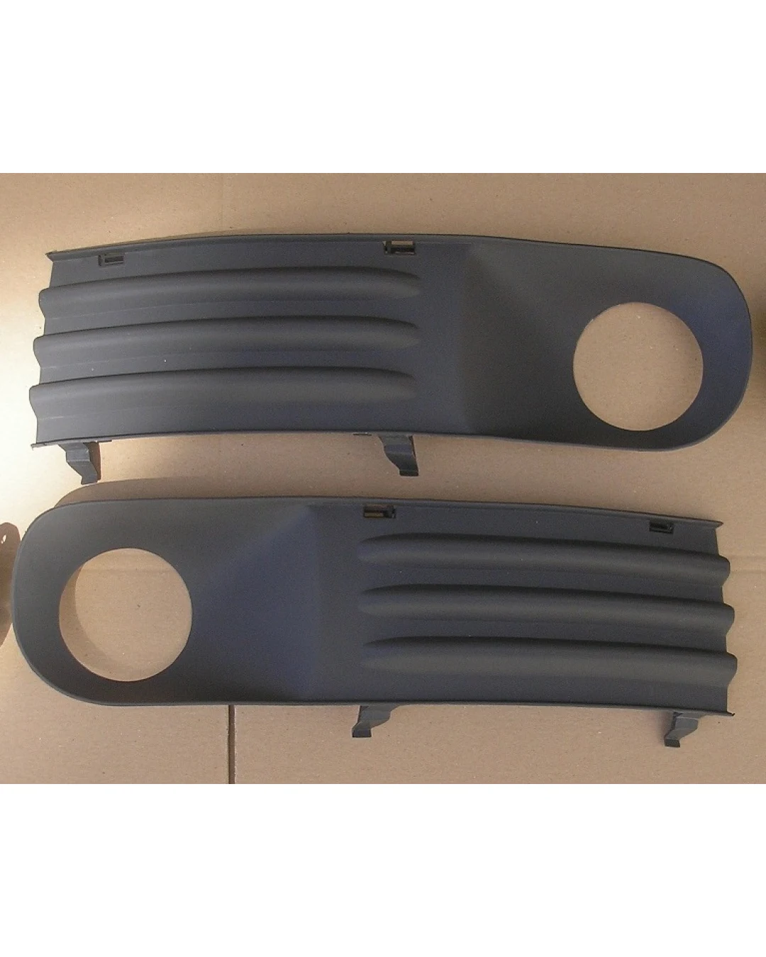 Комплект решетки за халогени на броня за Volkswagen VW TRANSPORTER T5 2003-2010