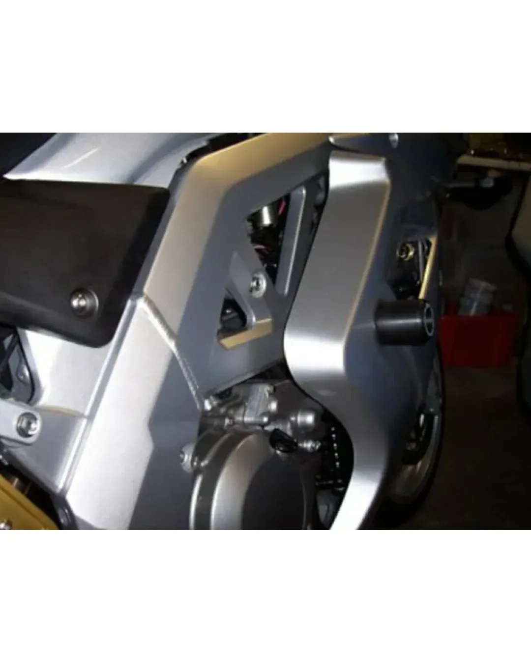 Краш тапи R&G RACING Classic Crash Protectors (swingarm pivot mount) Black Suzuki SV650 Full Faired 03-12