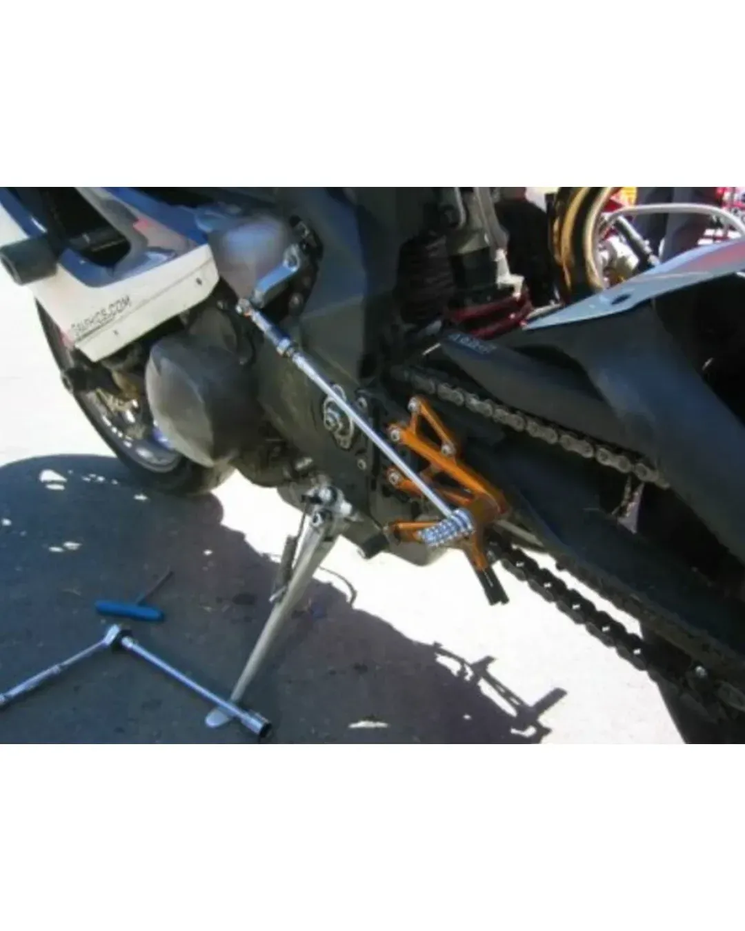 Краш тапи R&G RACING Classic Style Crash Protectors White Triumph 675 Daytona 06-12