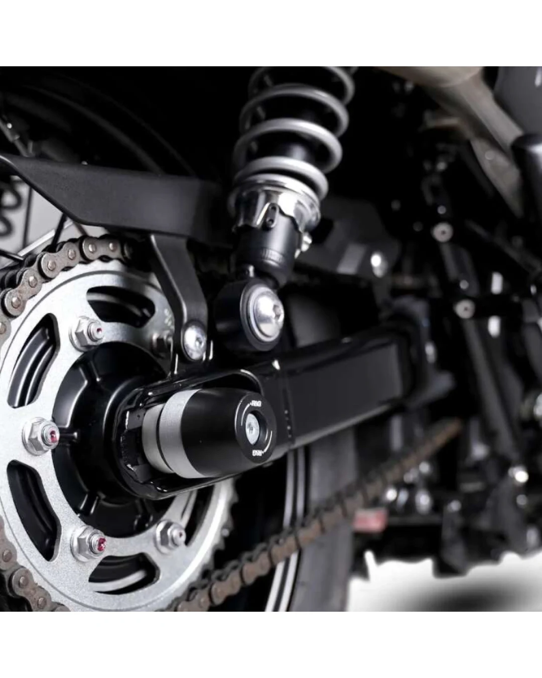 Краш тапи за ост R&G RACING Swingarm Protection Triumph Scrambler 900 23 / Speed Twin 1200 24-26 / 900 25-26