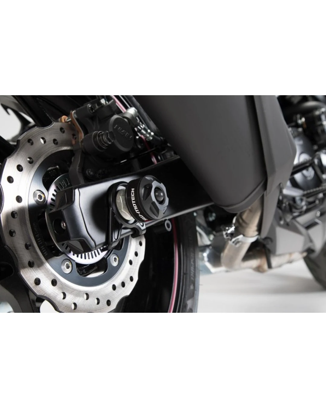 Краш тапи за остта SW-MOTECH REAR AXLE SLIDER GSX-S 750