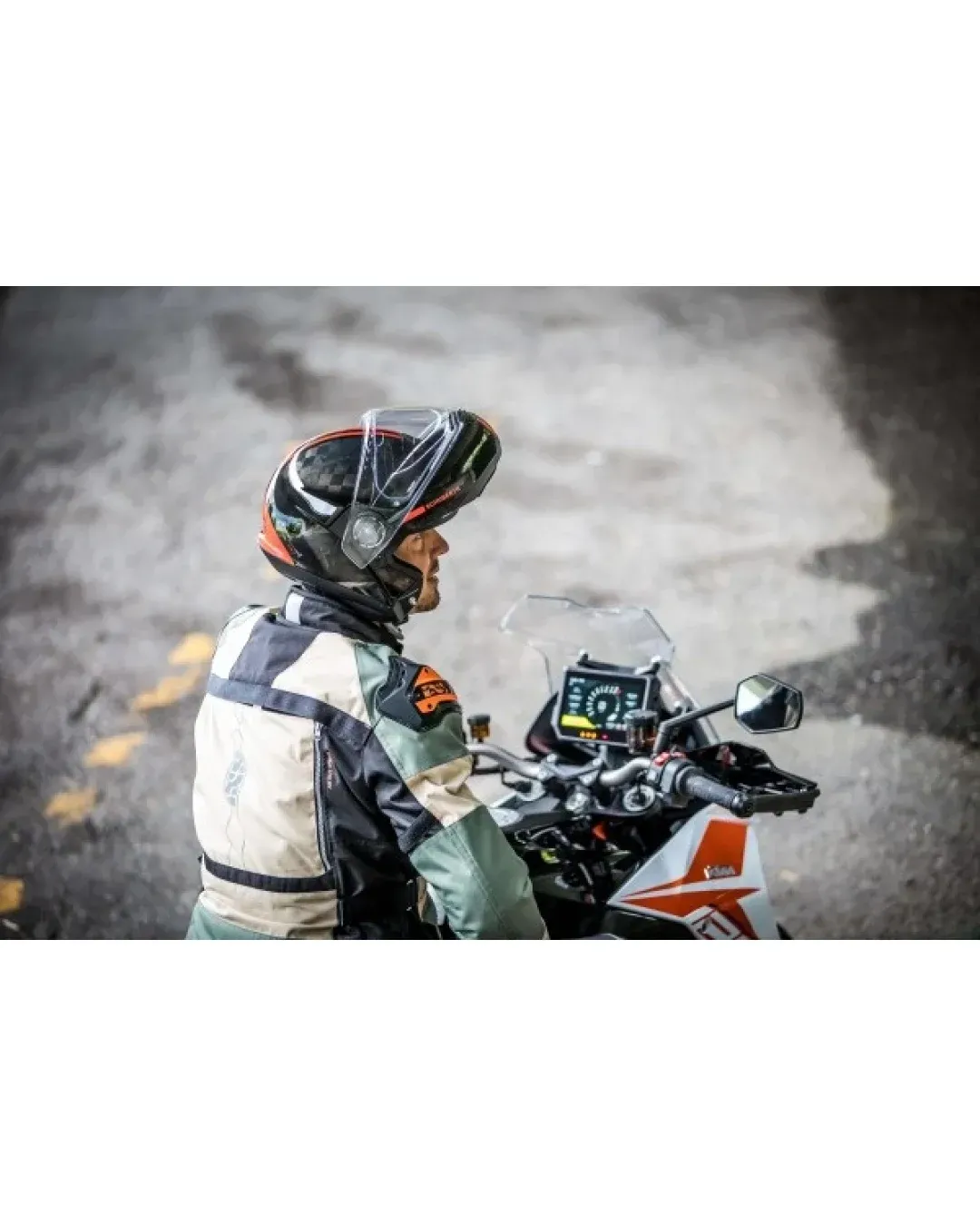 Мото каска SCHUBERTH C4 PRO CARBON BLACK/NEON YELLOW