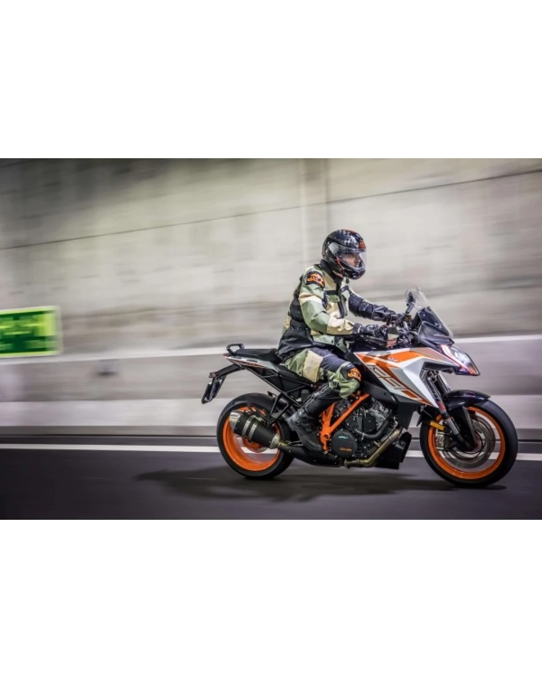 Мото каска SCHUBERTH C4 PRO CARBON BLACK/NEON YELLOW