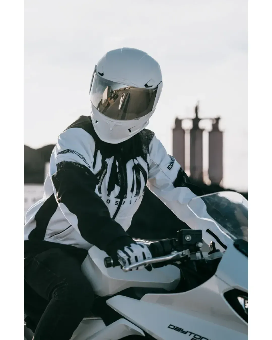 Мото яке ICON Merc3™ ANOMALY WHITE