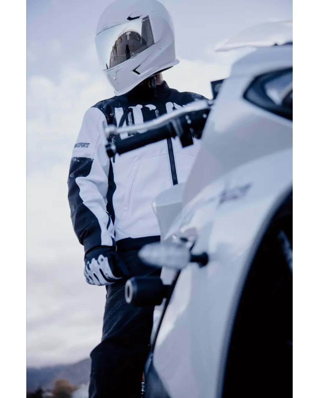 Мото яке ICON Merc3™ ANOMALY WHITE