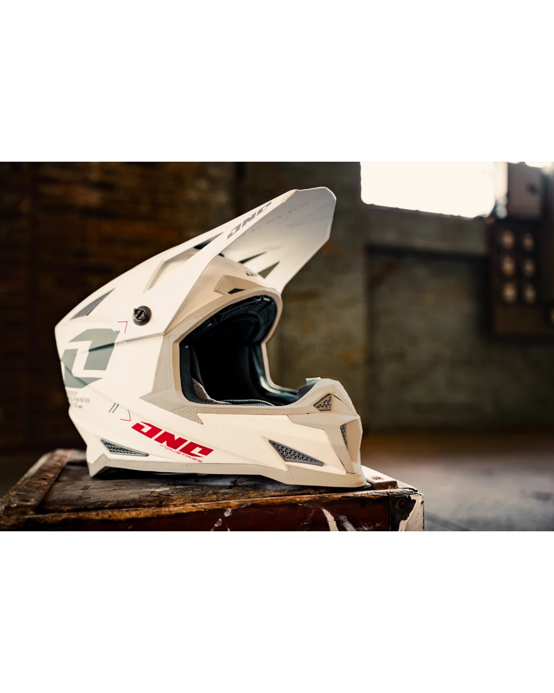 Мотокрос каска ONE INDUSTRIES X-297 FOCUS WHITE/GRAY