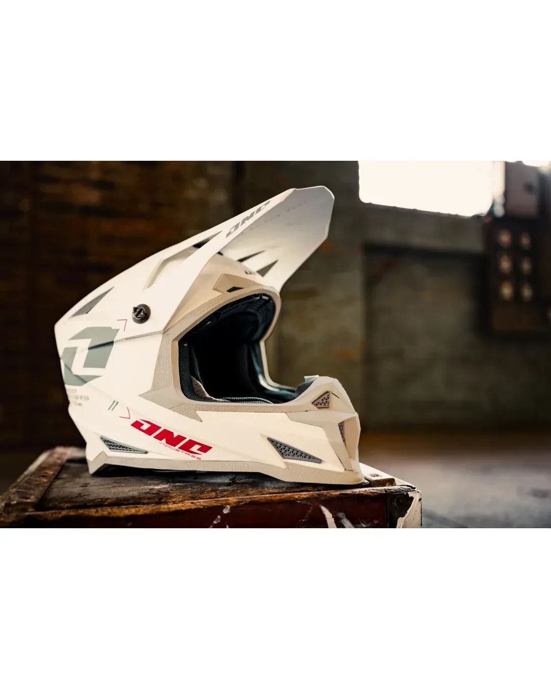 Мотокрос каска ONE INDUSTRIES X-297 FOCUS WHITE/GRAY