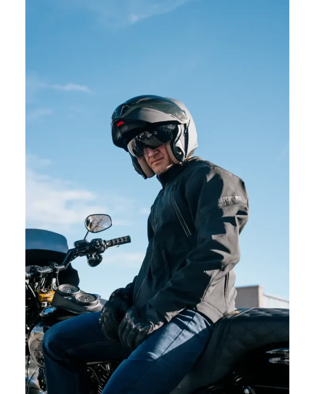 Отваряема каска ICON Threshold™ Solid Modular BLACK GLOSS