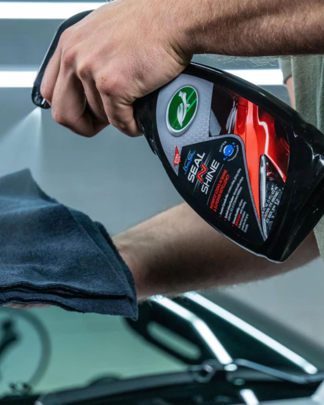 Полираща паста Turtle Wax Hybrid Sealent & Wax 500 ml