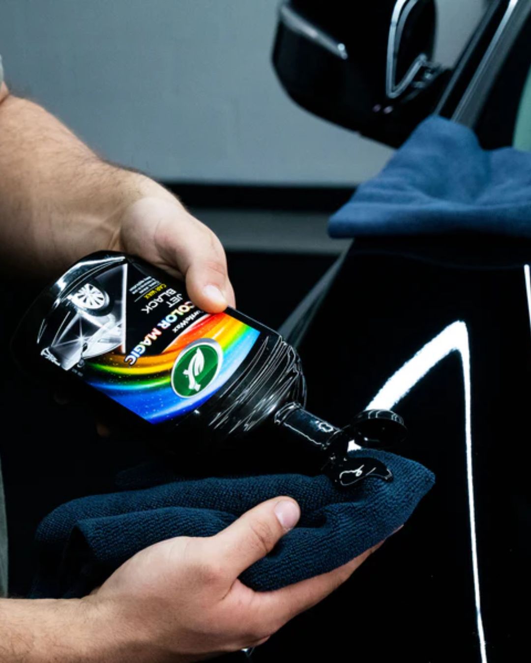 Полираща паста за черни автомобили Turtle Wax Color Magic Black 500 мл