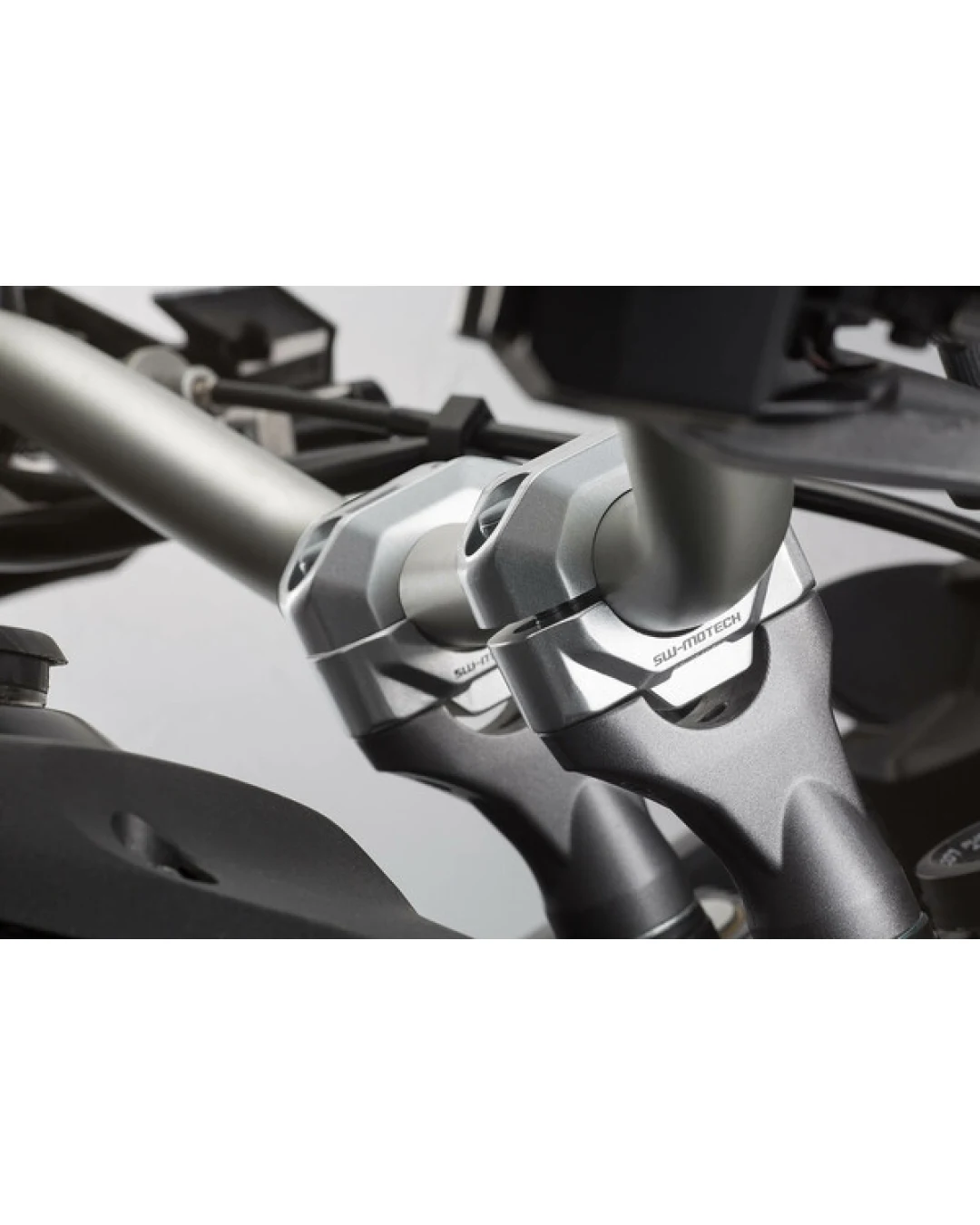 Повдигачи за кормило SW-MOTECH 22mm Bar Riser SILVER