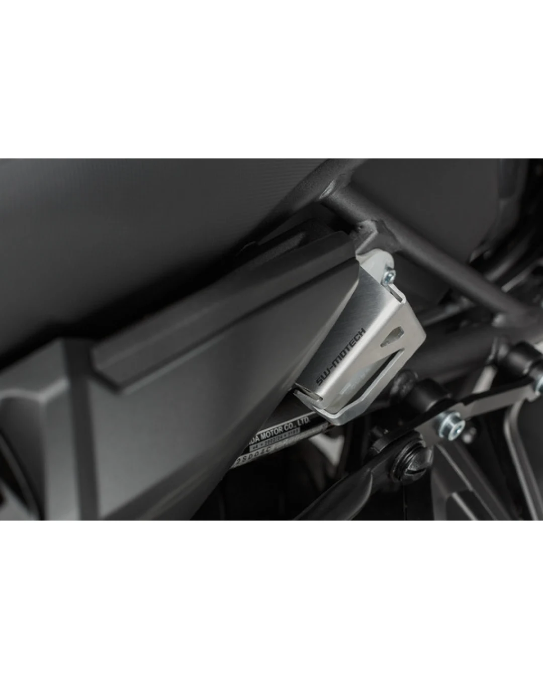Протектор съд спирачна течност SW-MOTECH BRAKE RESERVOIR GUARD Honda Africa Twin / DCT