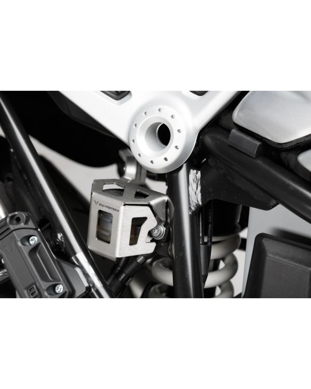 Протектор съд спирачна течност SW-MOTECH BRAKE RESERVOIR GUARD R NINE T ABS