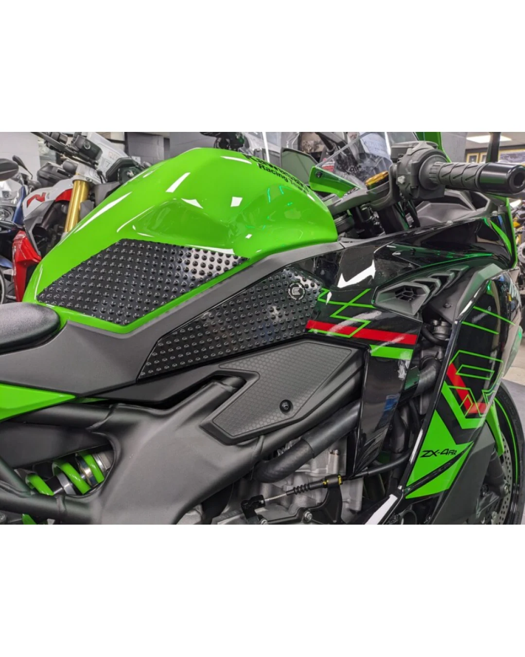 Протектор за резервоар R&G RACING Eazi-Grip Evo Tank Traction Pads Set - Black Kawasaki ZX-4RR 23-25