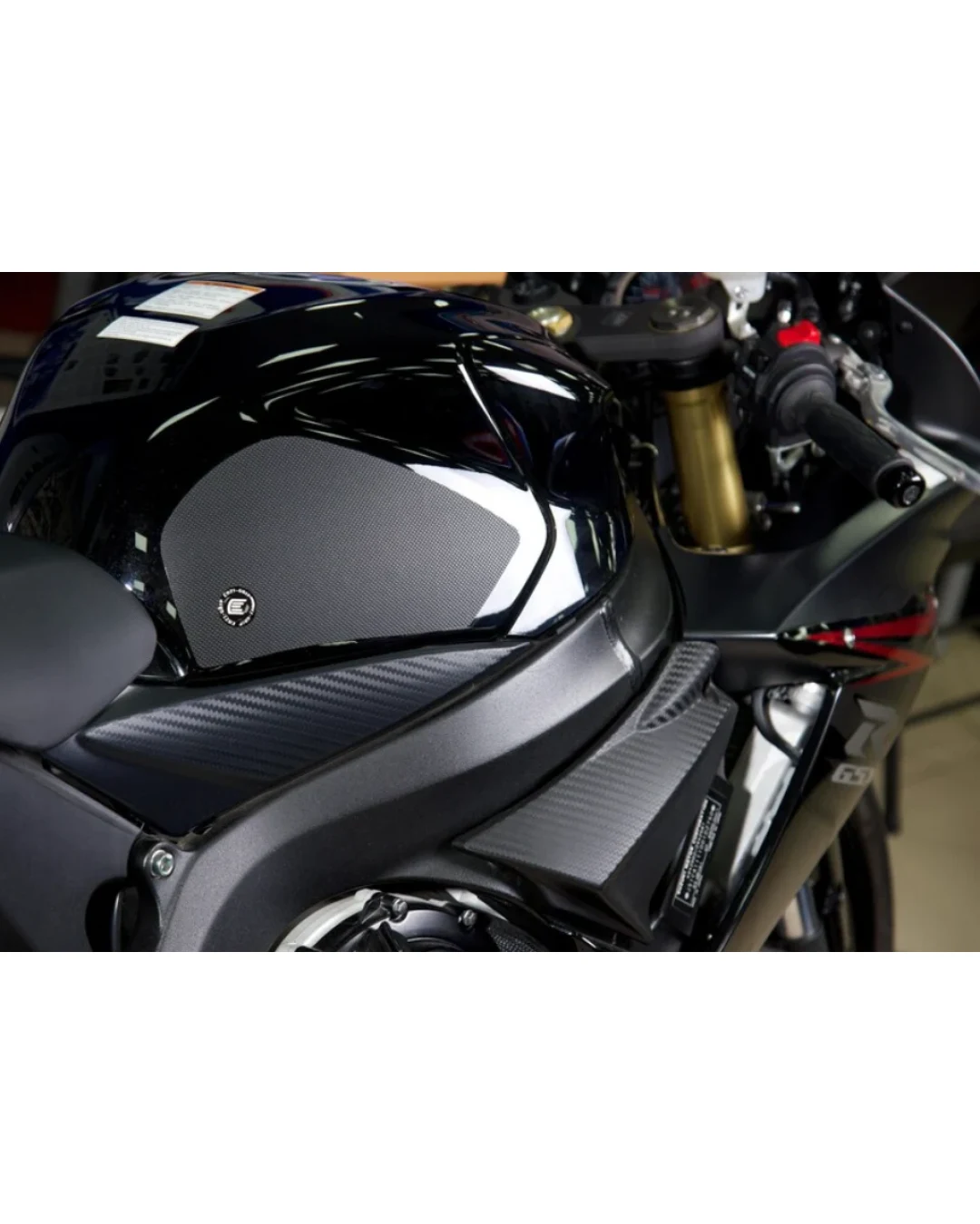 Протектор за резервоар R&G RACING Eazi-Grip Pro Tank Traction Pads Set - Black Suzuki GSX-R 600/750 11-17