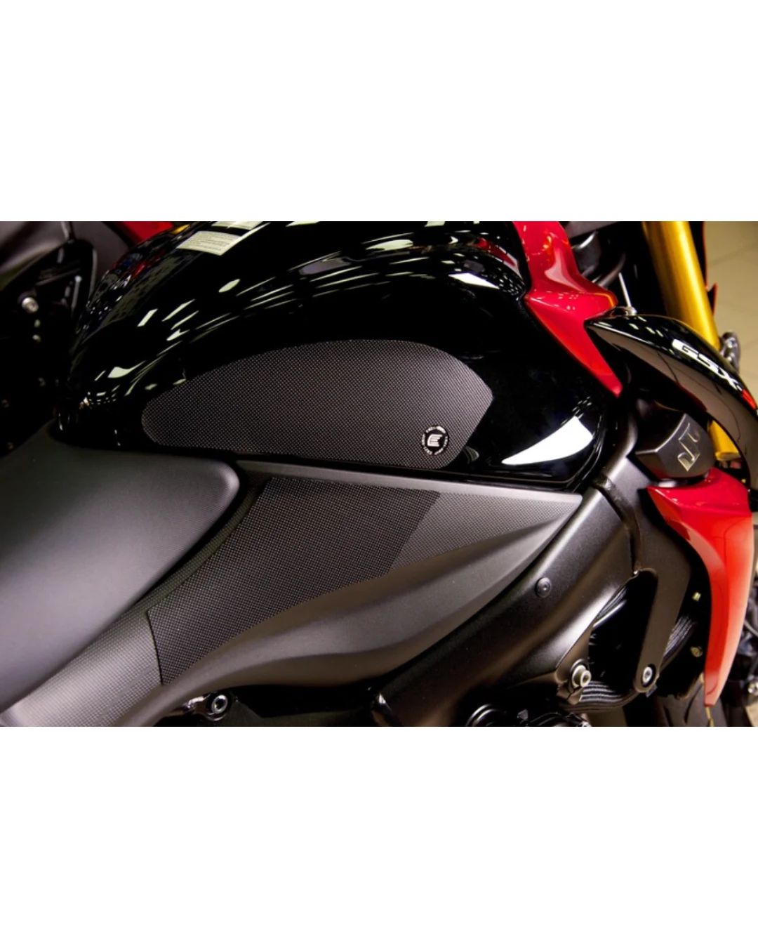 Протектор за резервоар R&G RACING Eazi-Grip Pro Tank Traction Pads Set - Black Suzuki GSX-S 1000