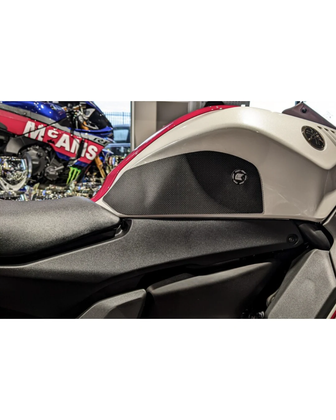 Протектор за резервоар R&G RACING Eazi-Grip Pro Tank Traction Pads Set - Black Yamaha R7 22-25