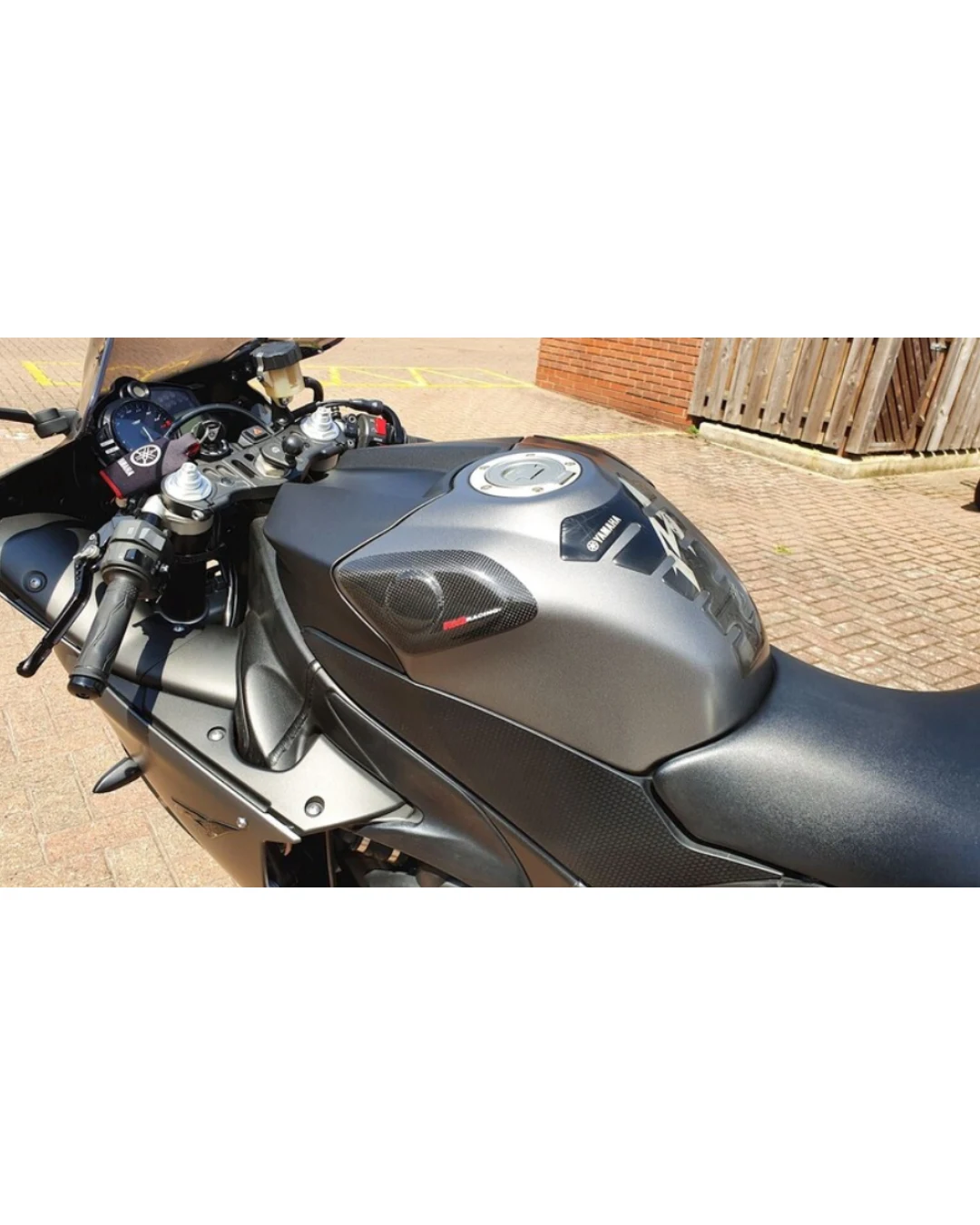 Протектор за резервоар R&G RACING Tank Slider Carbon - Yamaha YZF-R1 09-14