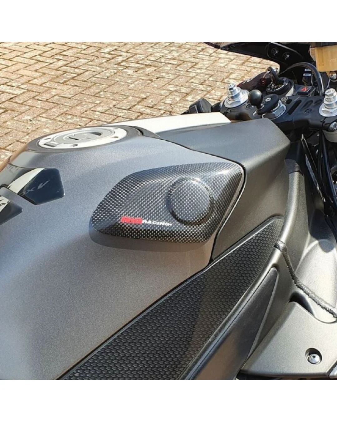 Протектор за резервоар R&G RACING Tank Slider Carbon - Yamaha YZF-R1 09-14