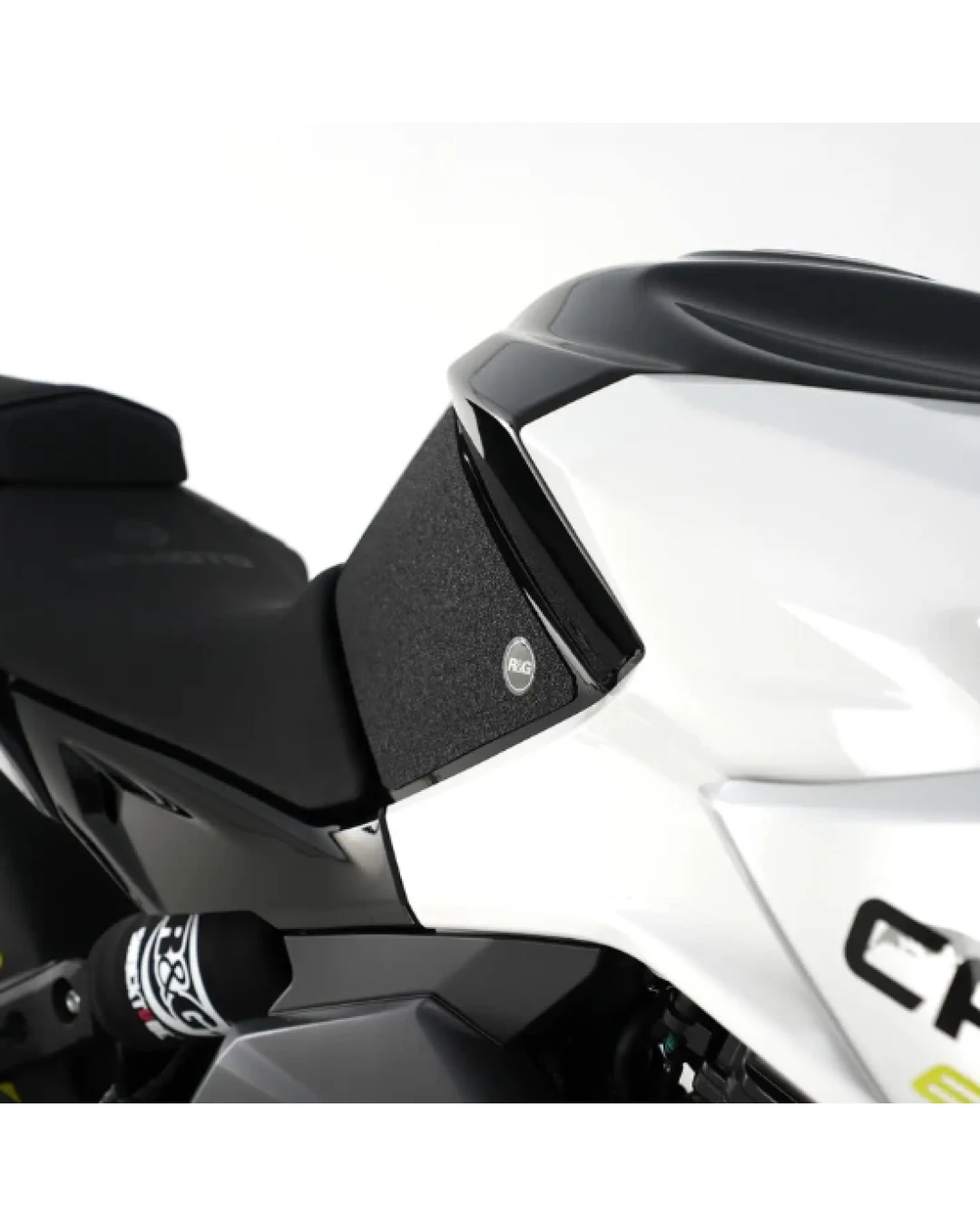 Протектор за резервоар R&G RACING Tank Traction Pads (Set 2 Pieces) - Black CFMOTO 650NK 22-24