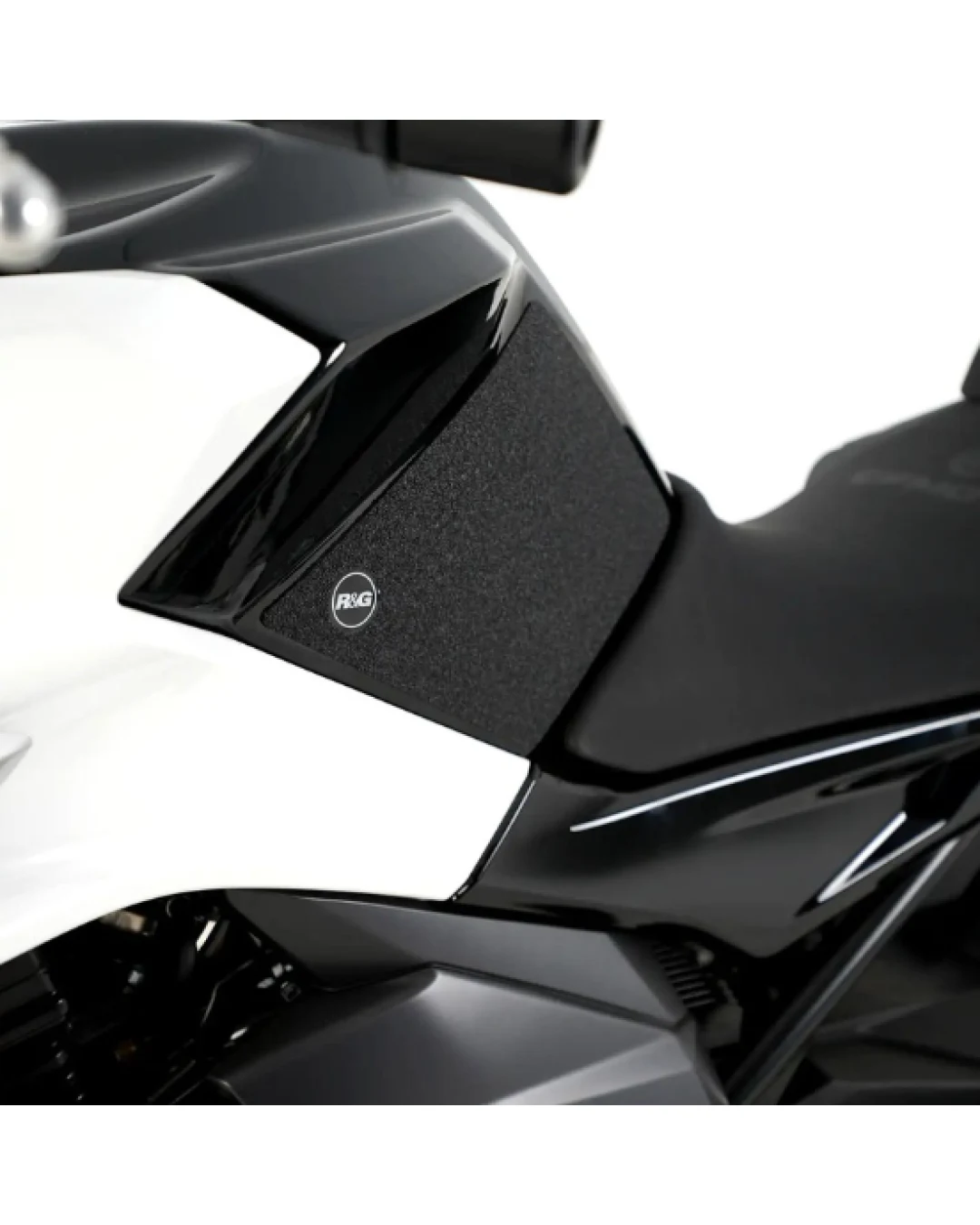 Протектор за резервоар R&G RACING Tank Traction Pads (Set 2 Pieces) - Black CFMOTO 650NK 22-24