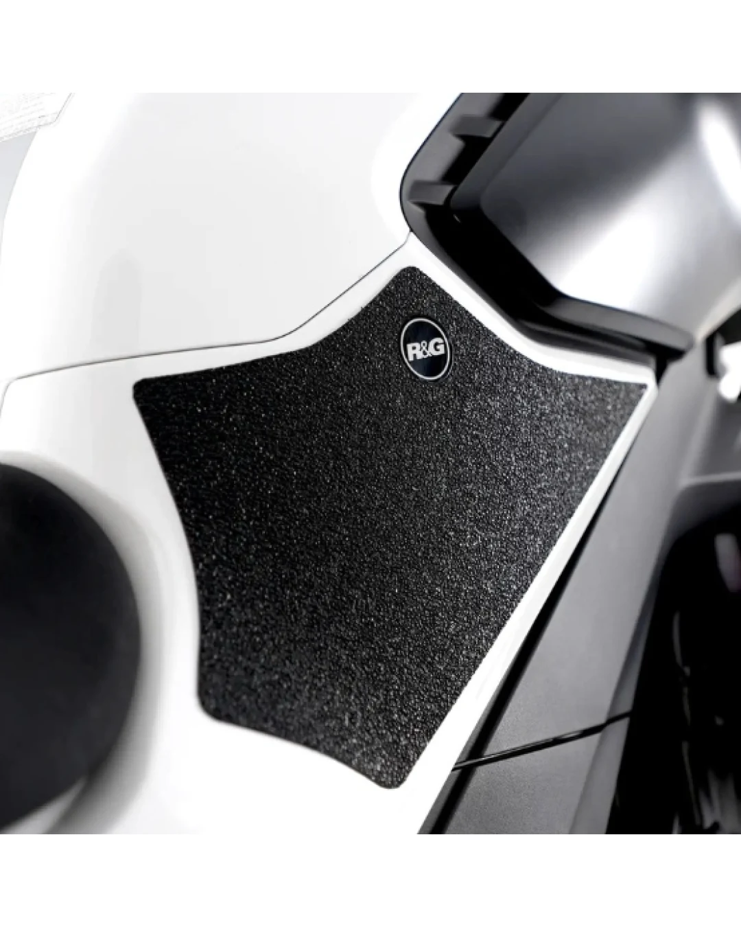 Протектор за резервоар R&G RACING Tank Traction Pads (Set 2 Pieces) - Black CFMOTO 800NK SPORT 23-25 / ADVANCED 23-24
