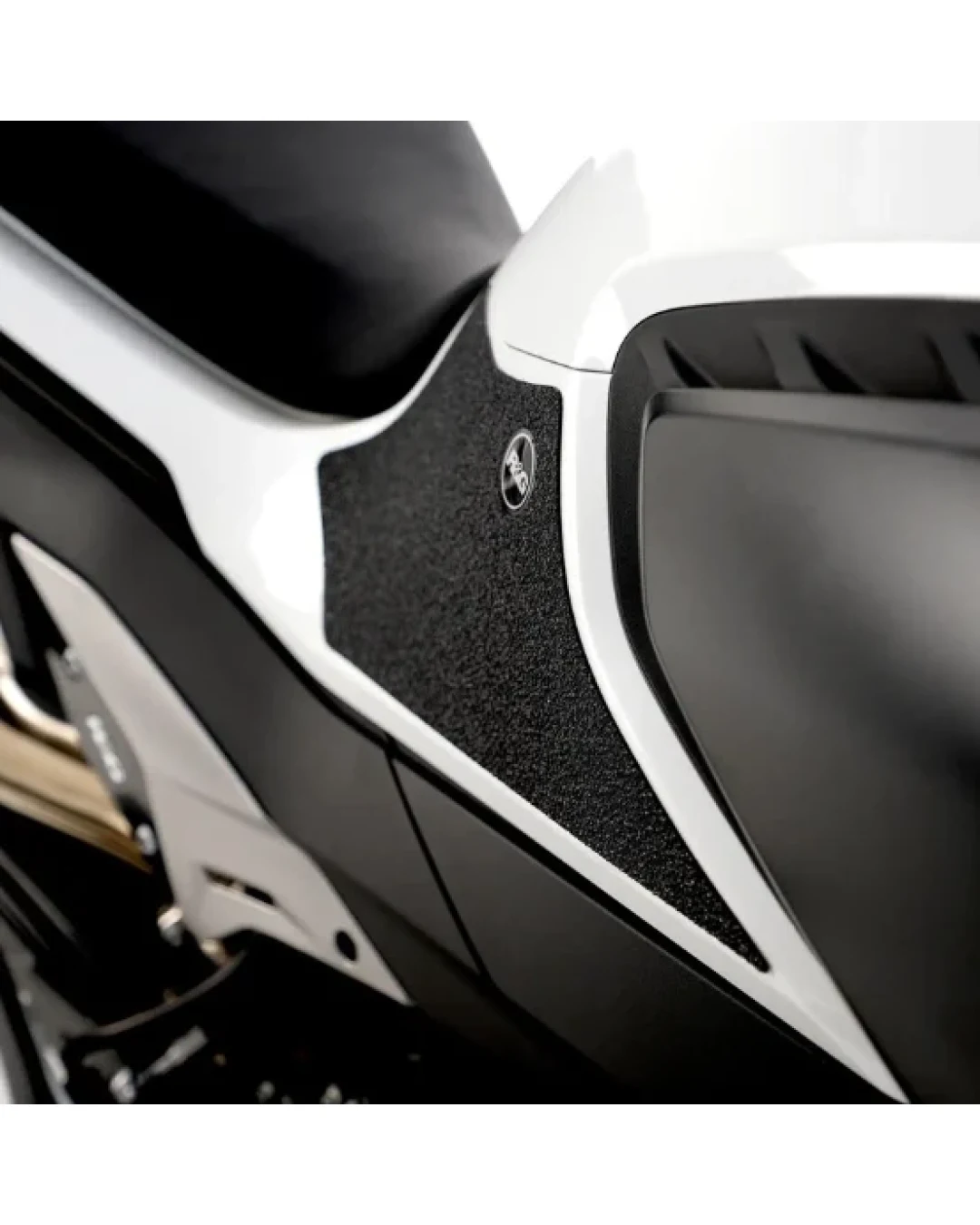 Протектор за резервоар R&G RACING Tank Traction Pads (Set 2 Pieces) - Clear CFMOTO 800NK SPORT 23-25 / ADVANCED 23-24
