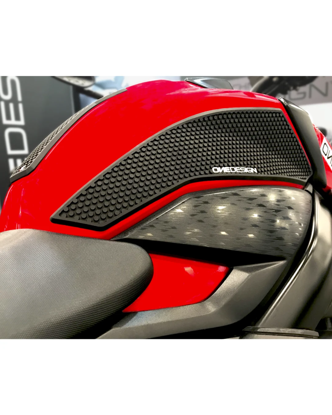 Протектор за резервоар  SUZUKI HDR255/PR3522