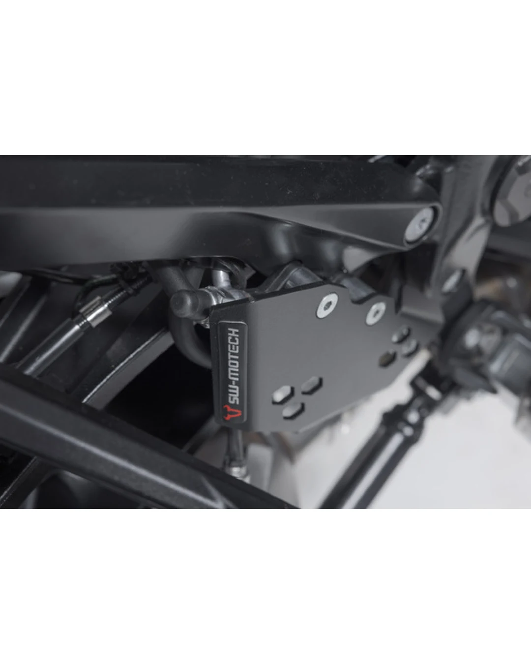 Протектор за спирачна помпа SW-MOTECH BRAKE CYLINDER GUARD SUPER ADVENTURE 1290 R ABS