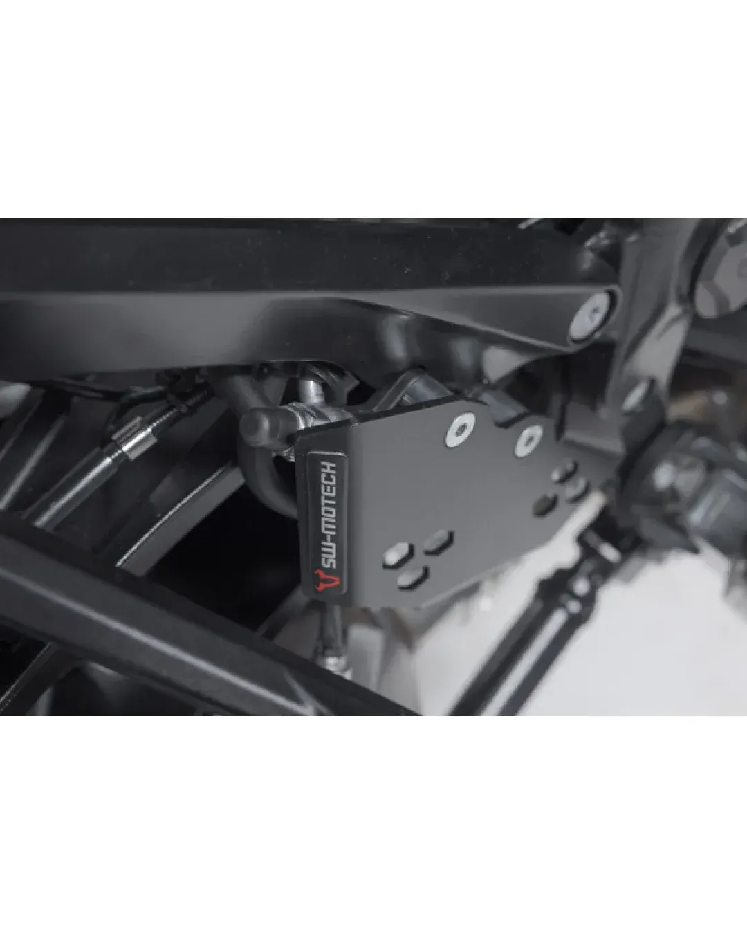 Протектор за спирачна помпа SW-MOTECH BRAKE CYLINDER GUARD SUPER ADVENTURE 1290 R ABS