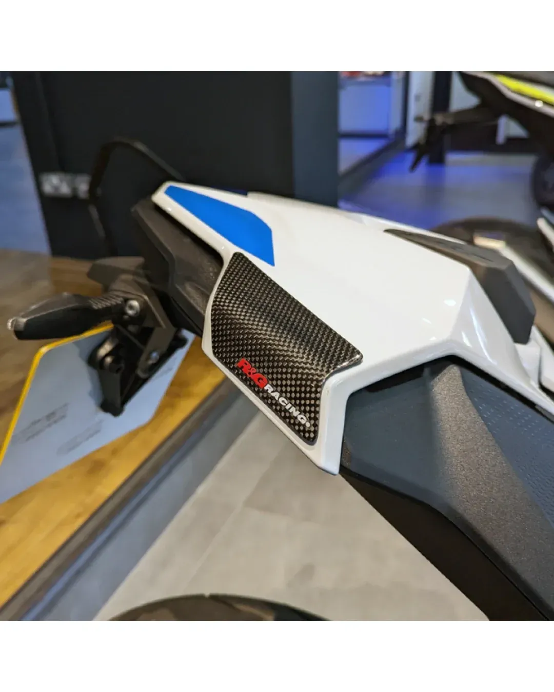 Протектори за опашка R&G RACING Rear Shell Sliders Carbon BMW S1000RR 23-25
