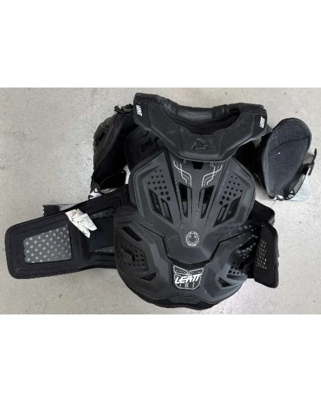 Протекторна броня LEATT ZH310826